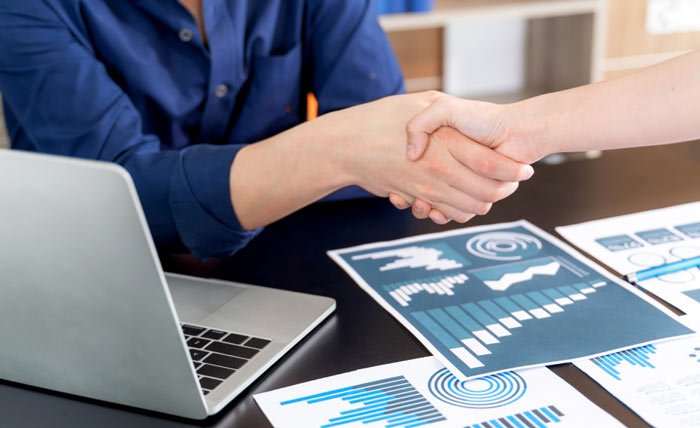 Tráfego Pago vs. Orgânico: Qual vale mais a pena para pequenas empresas?